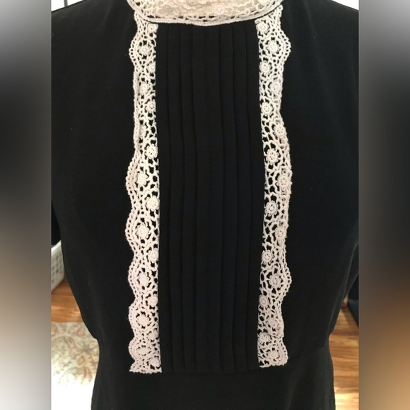 Cute Black Short Sleeve Dress with White Lace Zipper Size Large - Picture 6 of 8